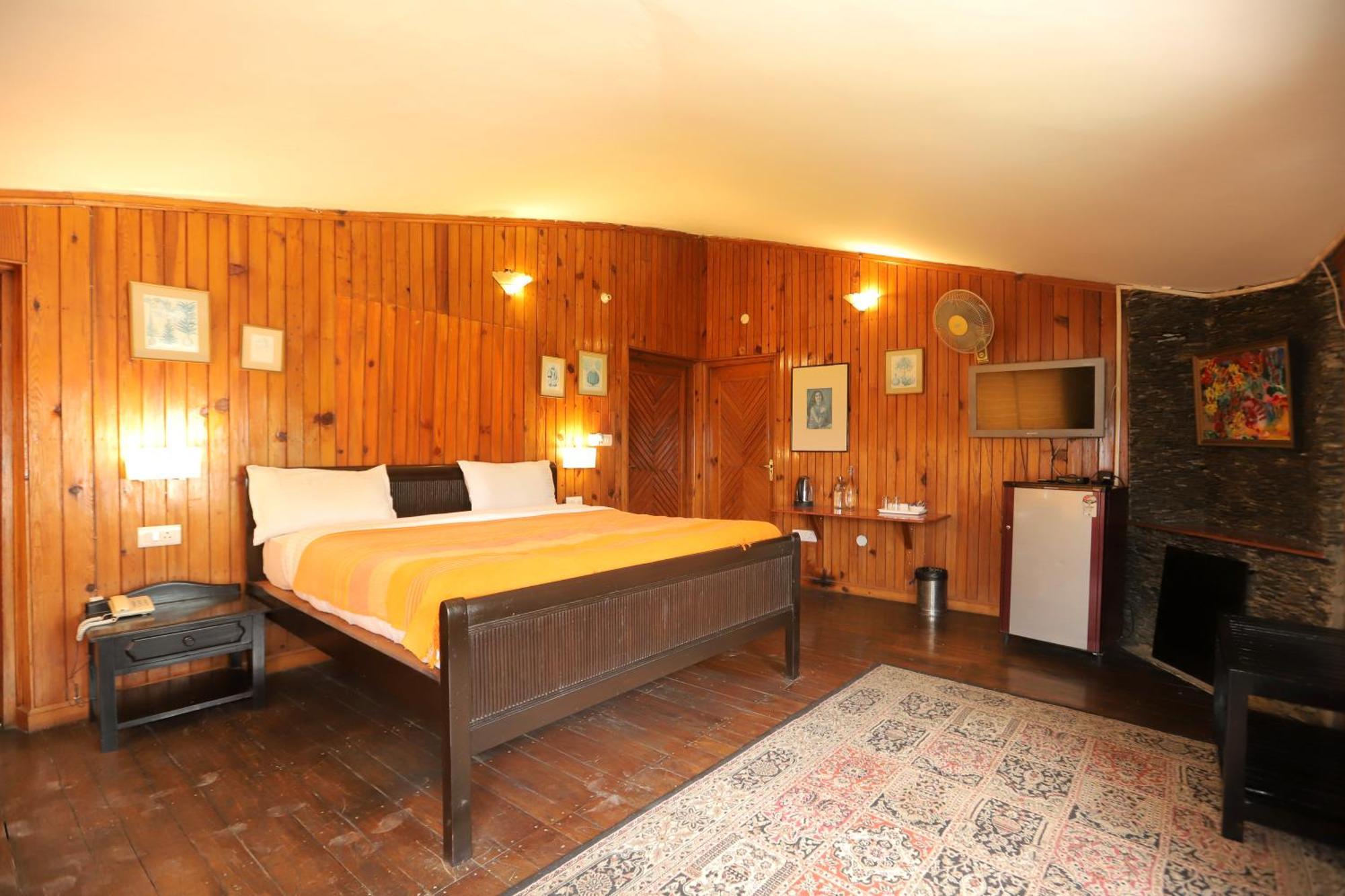 Lodge Cedar By Aahma