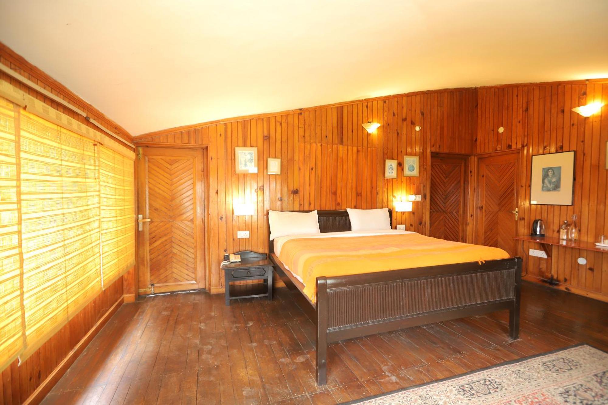 Lodge Cedar By Aahma