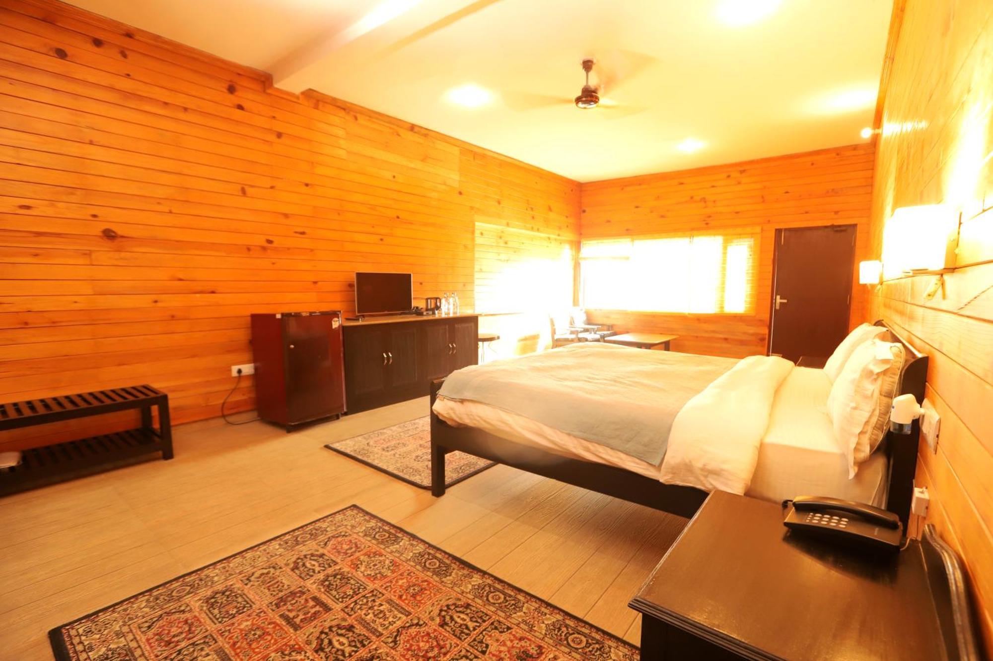 Lodge Cedar By Aahma